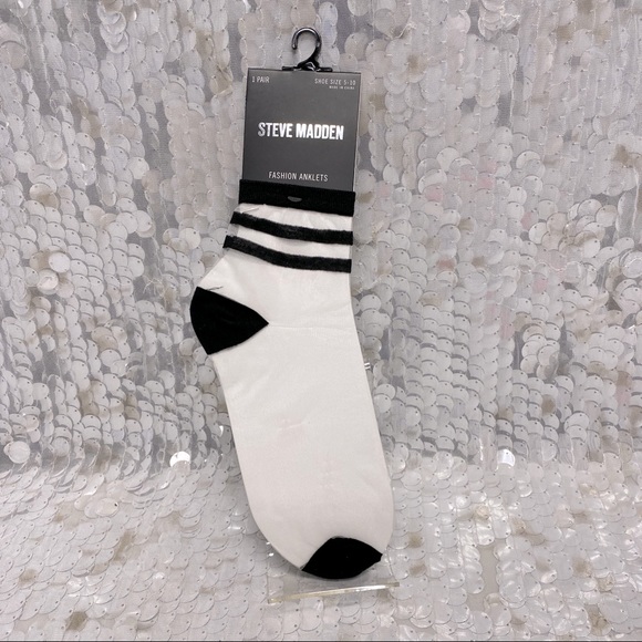 Steve Madden “L-Striped” - Picture 1 of 3